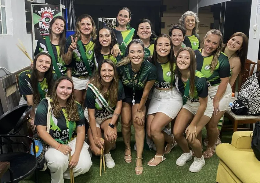 Bateria de mulheres anima Ensaio de Carnaval gratuito em Florianopolis